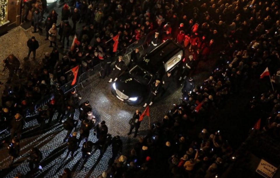 Последно збогум за убиениот градоначалник: Десетици илјади Полјаци дојдоа на погребот