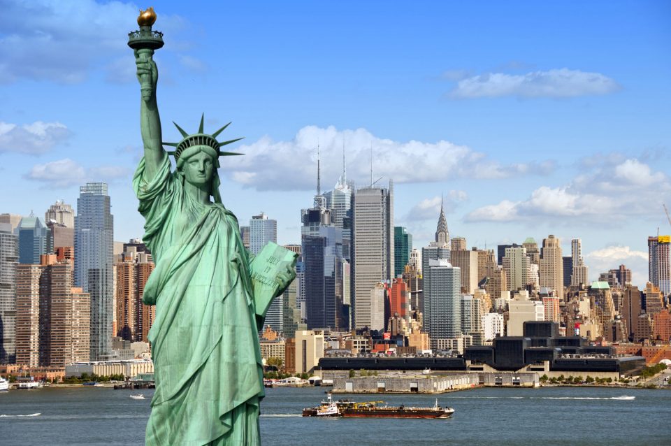 Њујорк тоне под тежината на огромните облакодери