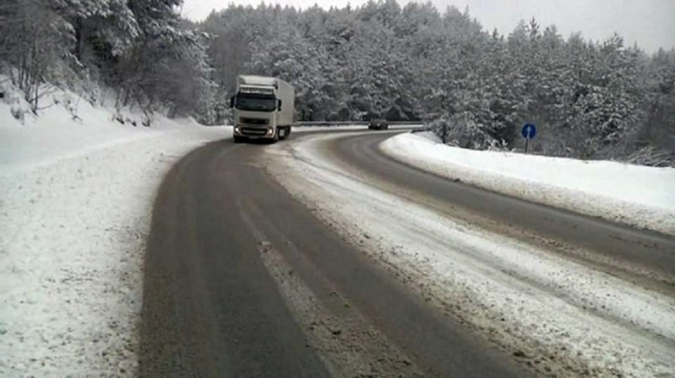 Забрана за сообраќај на камиони на планинскиот превој Буково