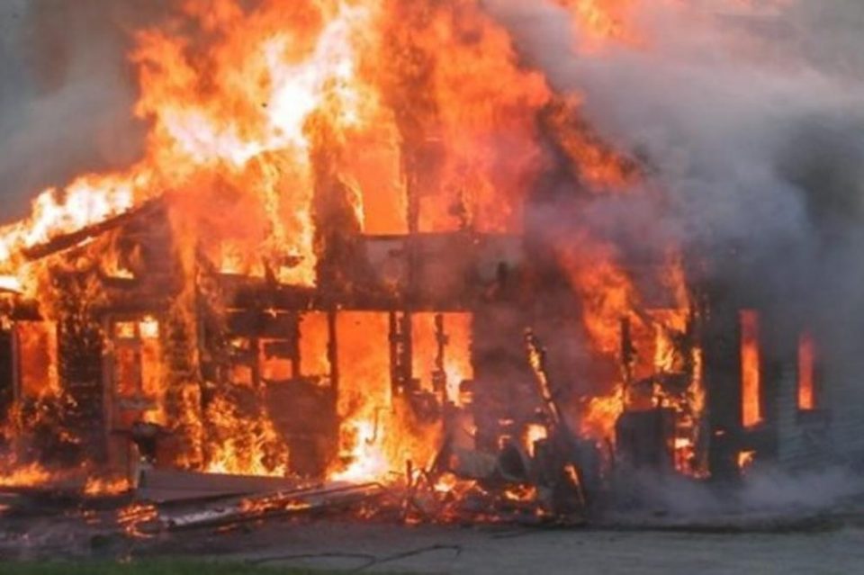 Пожарот кај кавадаречко се доближува до првите куќи