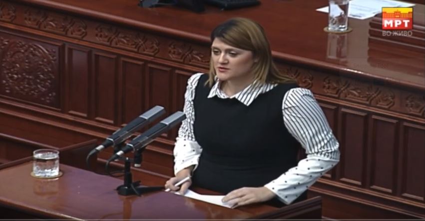 Стаменковска до Заев: Ако државата цвета како што кажувате зошто тогаш правите реконструкција?