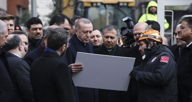 Ердоган го посети местото каде се урна зграда, бројот на жртви се зголеми на 17
