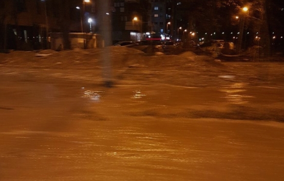 Поплава на „Илинденска“, водата се шири со огромна брзина (ФОТО)