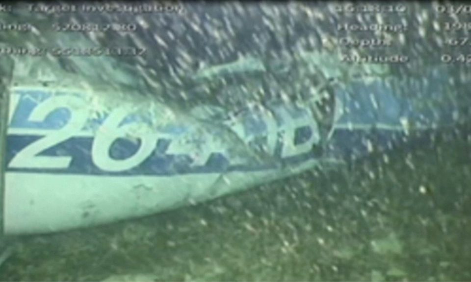 ФОТО: Извлечено едно тело од урнатиот авион во кој беше фудбалерот Сала, се чека обдукција