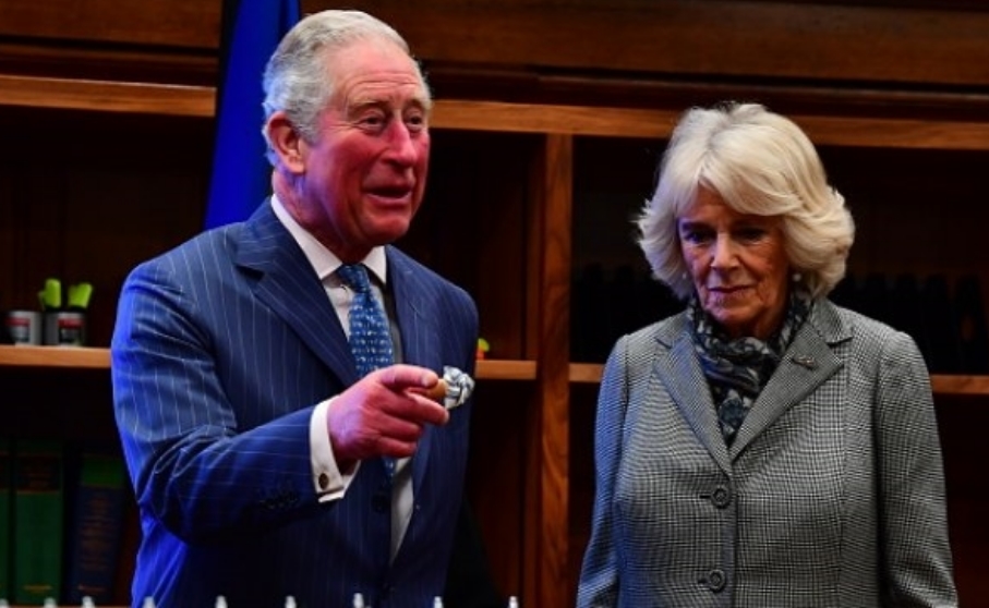 Нов скандал во кралското семејство: Принцот Чарлс има вонбрачен син? (ФОТО)