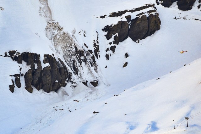 Еден мртов, тројца повредени во лавината на Алпите