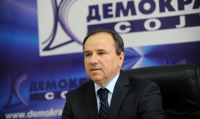 ДС: За почеток да се прифати оставката на Османи