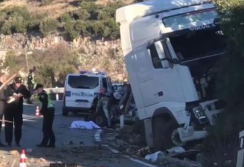 Тешка несреќа кај Дубровник: Се судрија возило на Брза помош, цистерна и автомобил (ВИДЕО)