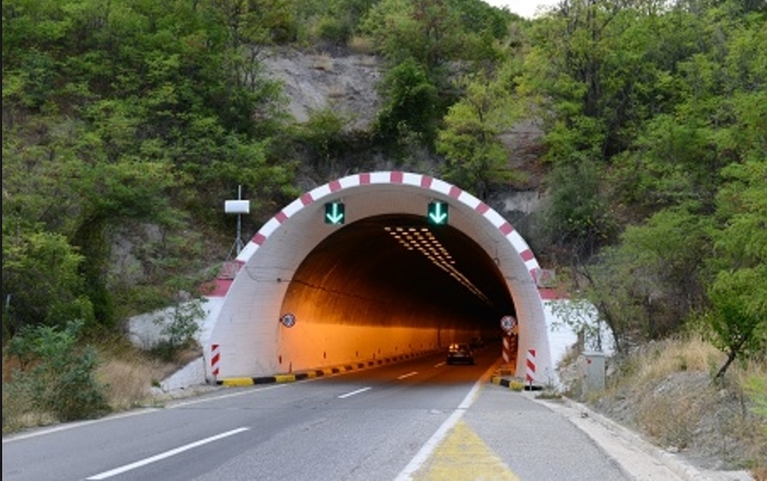 Тунелите на автопатот кај Демир Капија утре ќе останат без струја