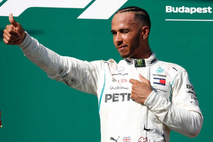Хамилтон победи на трката во Германија и го стигна Шумахер по број на победи во Формула 1