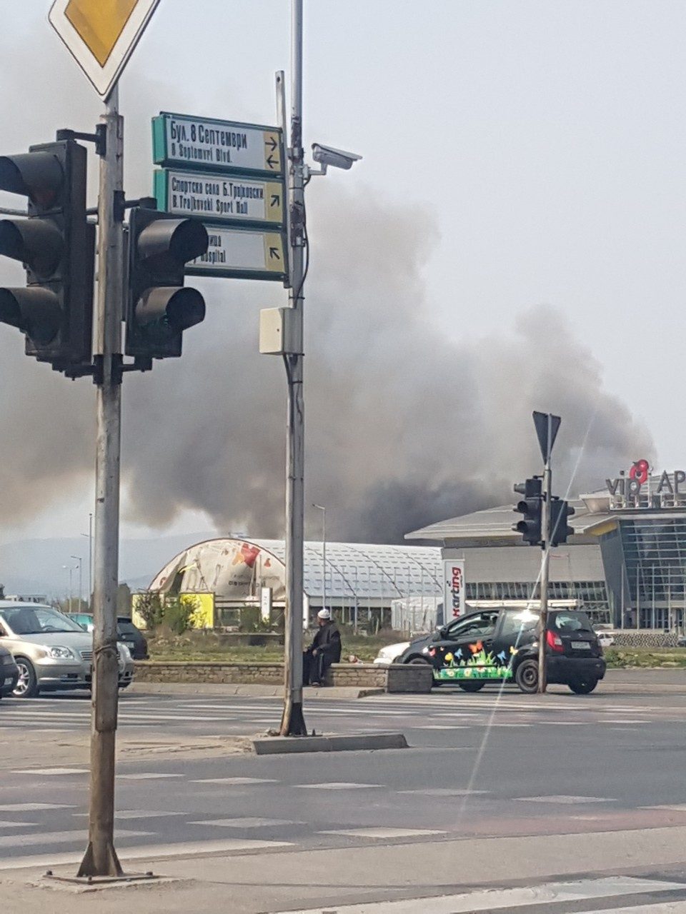 ФОТО: Голем пожар кај спортскиот центар Борис Трајковски