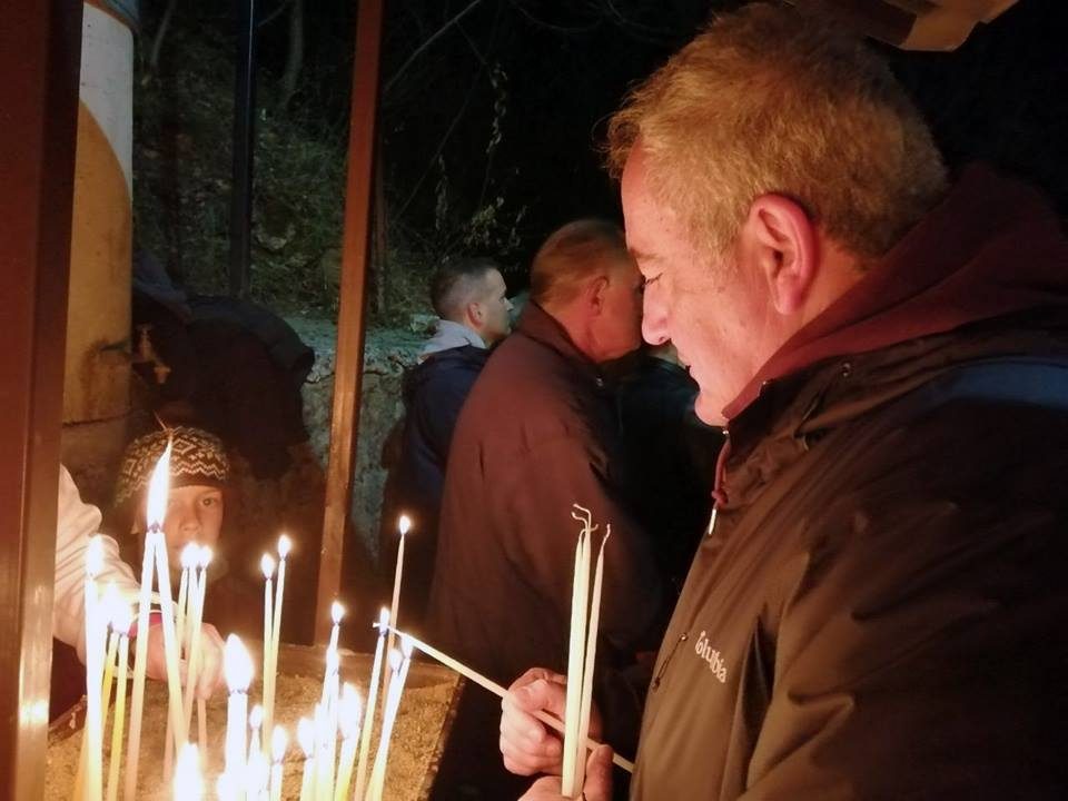 Милошевски во манастирот во Рача по повод Благовец: Традициите треба да продолжат да се негуваат и во иднина
