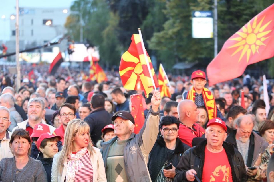 „Ниту една уцена нека не ја смени вашата одлука да одберете правда за Македонија“-порака од Мицкоски до административците