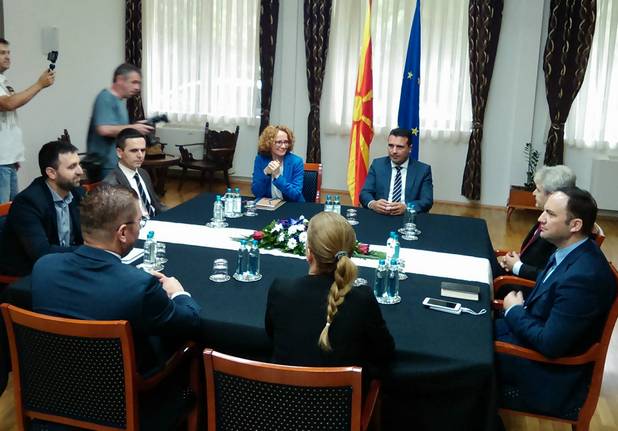 Мицкоски: Заев нудеше техничка Влада да му го поддржам Договорот, јас го одбив затоа што честитоста нема цена!