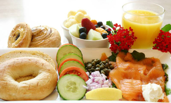 Дали ќе се здебелите ако го прескокнете доручекот? Нутриционистите со поделени мислења за овој оброк – еве ги нивните предлози