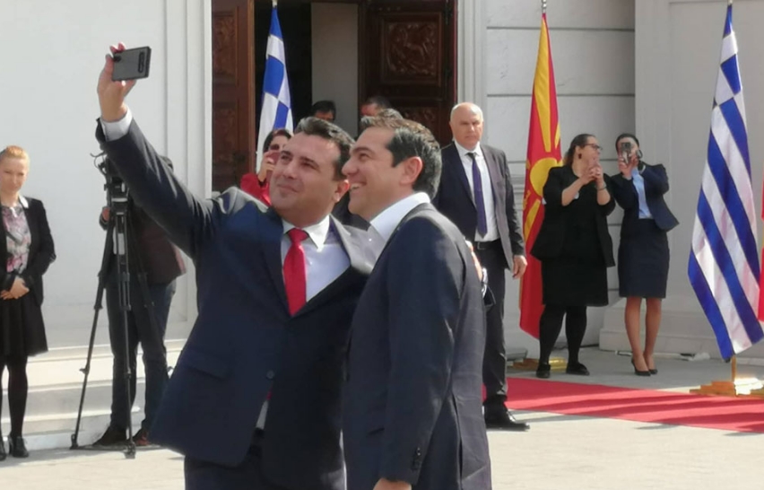 Дали Заев без да ја пушти македонската химна пред Ципрас најави нејзина промена?