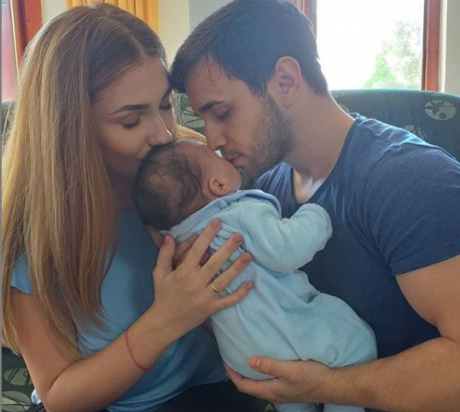 ФОТО: Семејна идила- ќерката на Сузана Турнџиева првпат го покажа лицето на синчето Јаков
