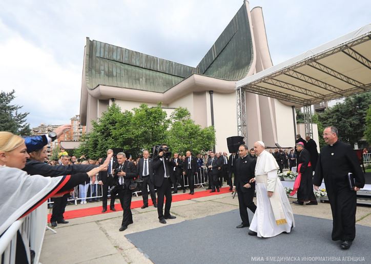 Со средби во Католичката црква заврши апостолската посета на папата Франциск