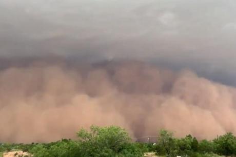 ВИДЕО: Од оваа песочна бура нема бегање- непогодата „проголта“ мал град во Тексас
