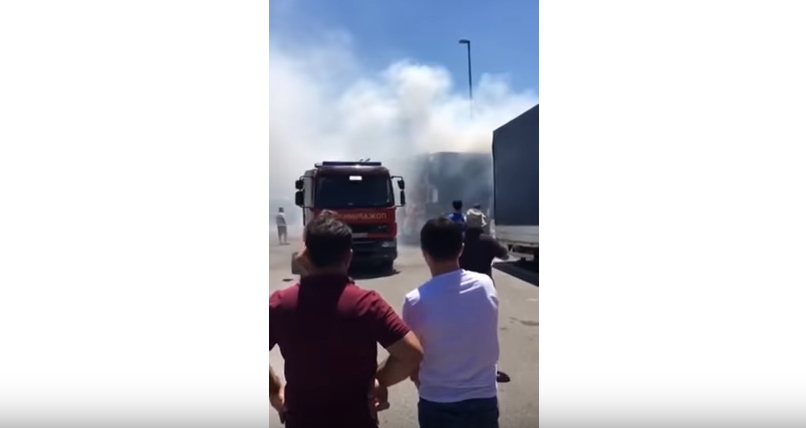 Ечеа противпожарни сирени на патарината во Гостивар: Се запали камион (ВИДЕО)