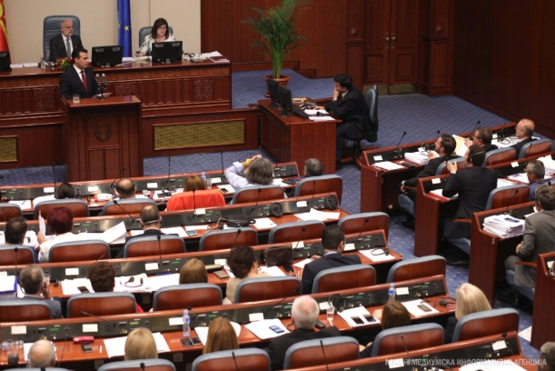 Собранието ги разреши министрите- опозицијата бара оставка од Заев, формирање на техничка влада и предвремени избори во октомври