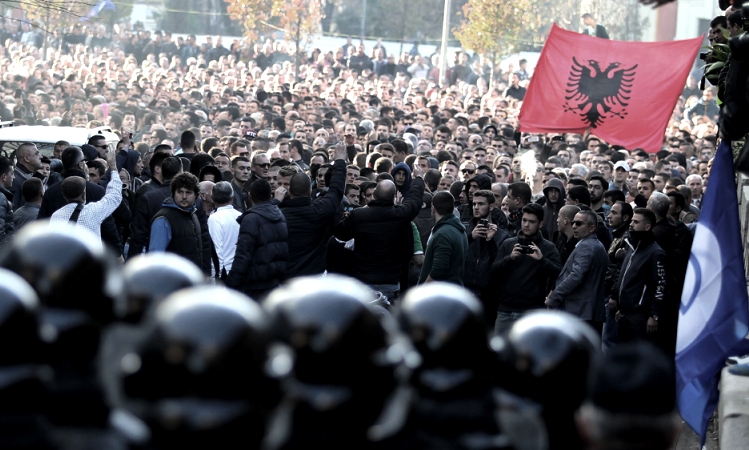 Полицијата под целосна мобилност: Опозицијата најавува протест за „ослободување“ на Албанија