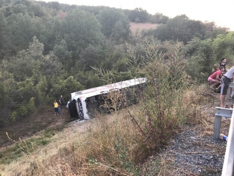 Возач на автобус обвинет за тешката автобуска несреќа на автопатот Велес-Скопје