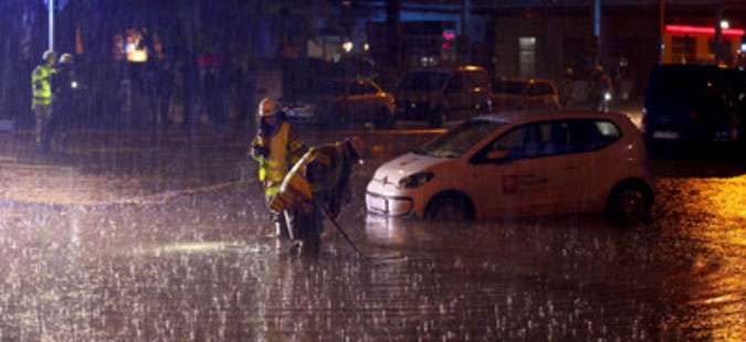 Силна бура во Франција, тројца мртви и еден потешко повреден