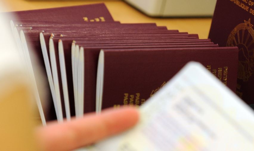 МНР контра МВР на Спасовски: Најбезбедно е да се патува со валидни, неистечени пасоши