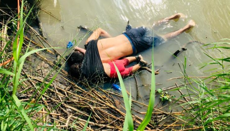 Тажната слика се уште главна вест во светот- еве што ќе се случи со таткото и ќерката кои заедно се удавија во обид да ја поминат реката