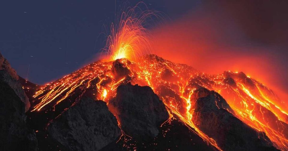 Евакуирани 15.000 луѓе поради ерупција на вулкан во Папуа Нова Гвинеја