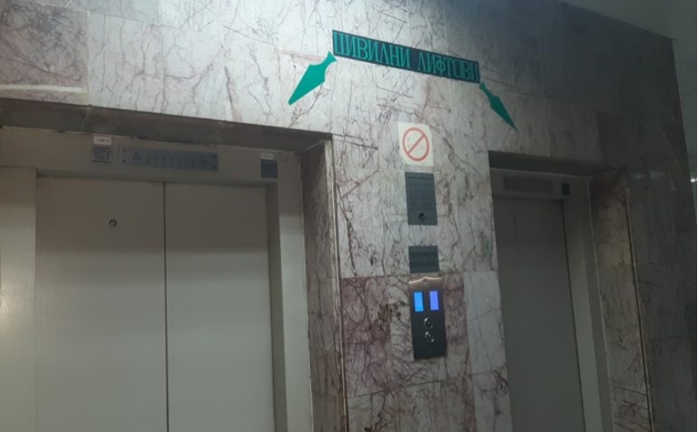 Три лифтови расипани во хирургија во „Мајка Тереза“, единствениот исправен го користат пациенти и лекари