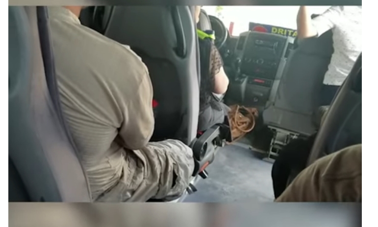 СКАНДАЛ: Полицајци на Ќафасан земале пари од патници од Албанија (ВИДЕО)