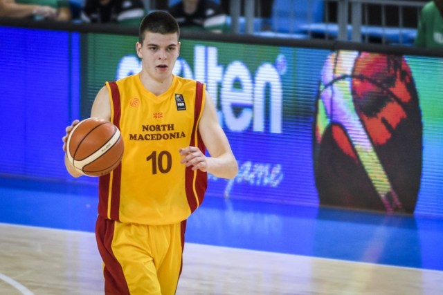 Македонија горда на ова младо момче: Андреј руши сé пред себе!!!