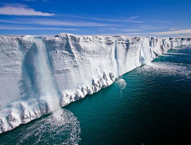 Рекордно топење на Гренланд, мразот се губи седум пати побрзо отколку во ’90