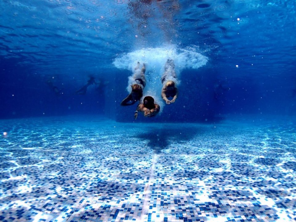 Пливањето е добро за зајакнување на телото и духот: 6 причини зошто треба да го практикувате