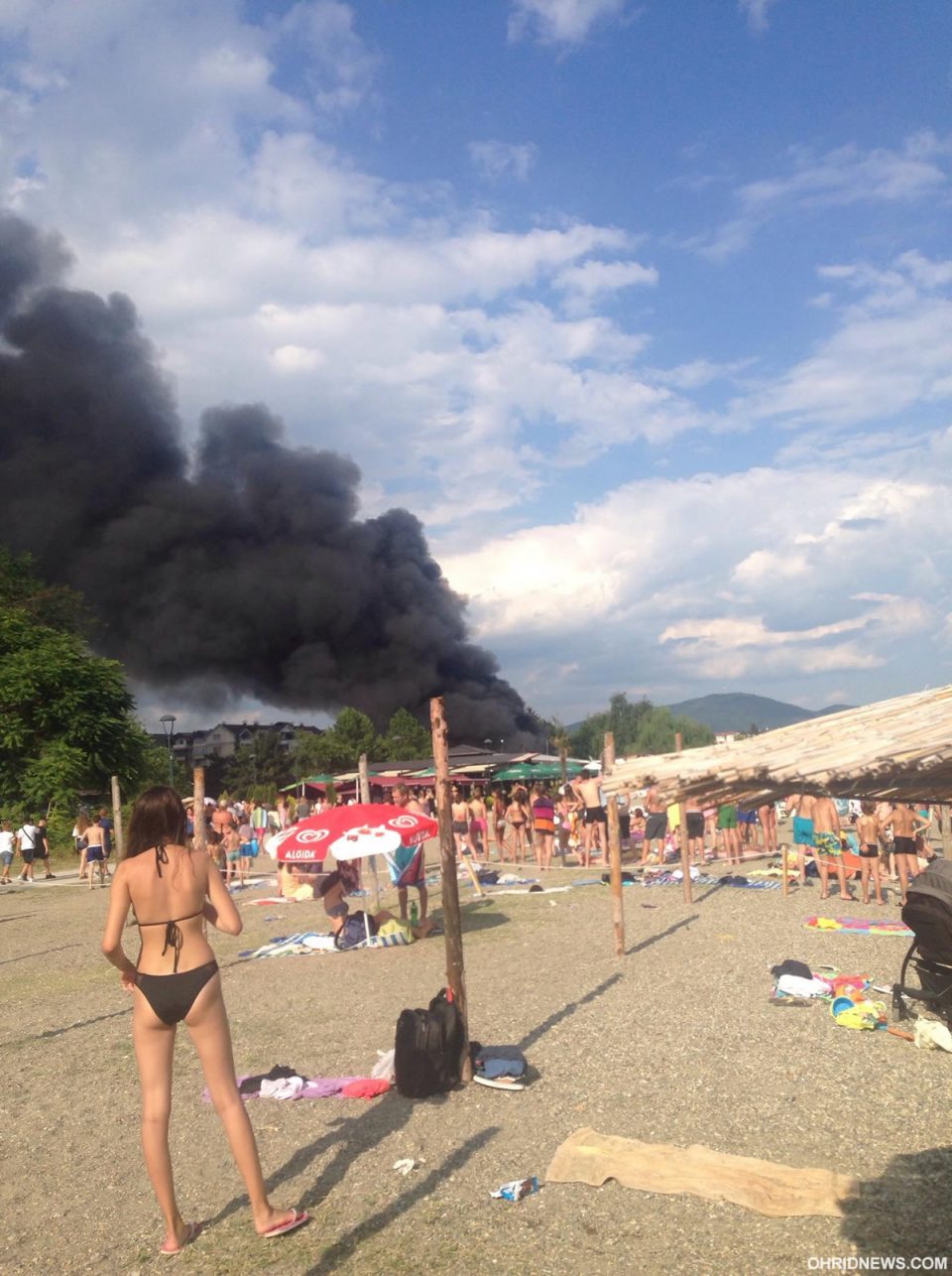 ФОТО: Пожар во ресторан на плажа во центарот на Струга!