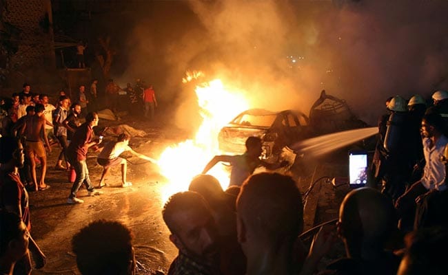 Деветнаесет загинати и 30 повредени во експлозија во Каиро