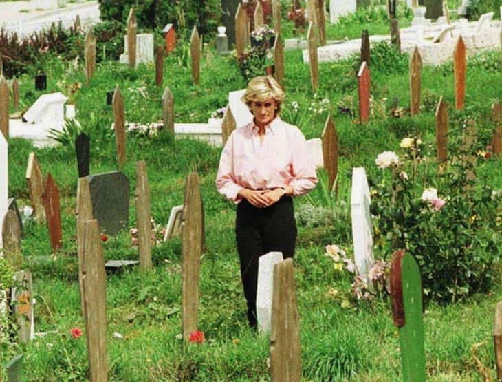Неколку дена пред да умре принцезата Дијана направила нешто морничаво: Влегла на гробиштата во Сараево и…