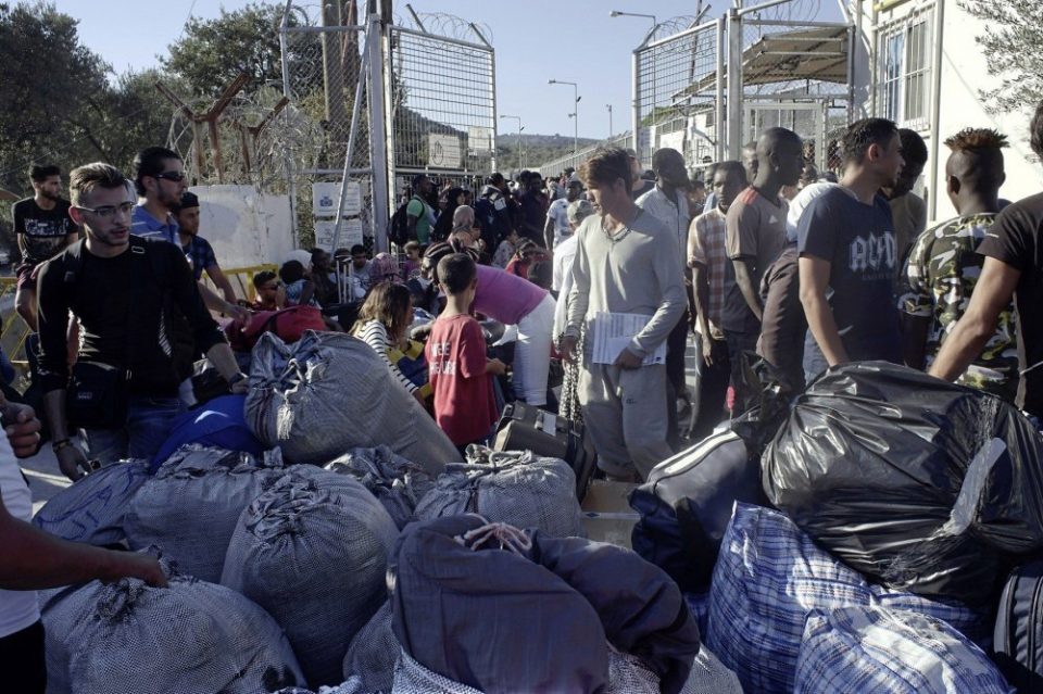 Заразени со коронавирусот 243 бегалци и мигранти на Лезбос, регистрирани осум случаи и на Света Гора