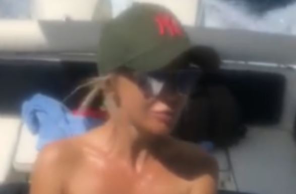 Хрватската пејачка објави аматерска видео снимка од јахтата- еве што прави со сопругот кој инсистирал да се снимаат (ВИДЕО)