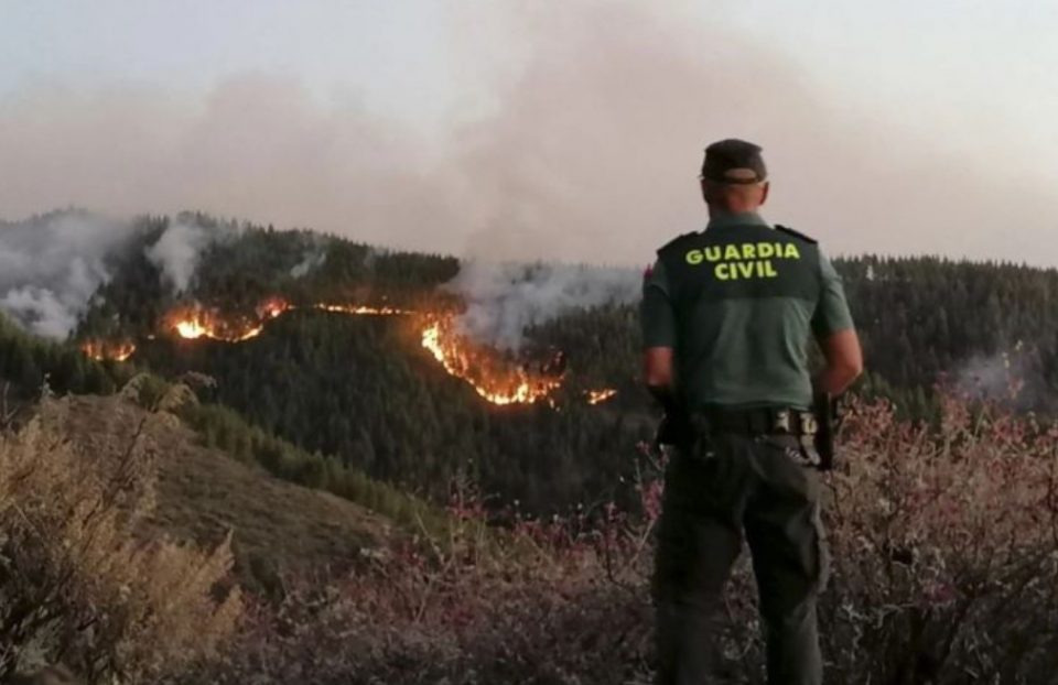 Горат Канарските Острови: Пламенот голта сè пред себе, евакуирани 8.000 лица (ВИДЕО)