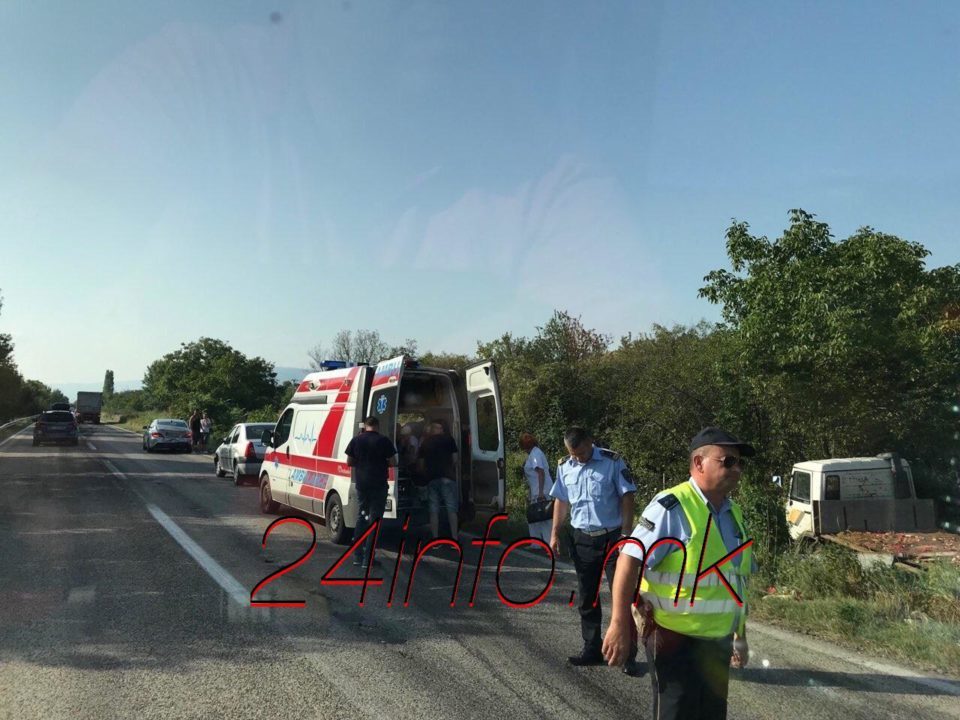 ФОТО: Тешка сообраќајка кај Катланово, повредени неколку лица