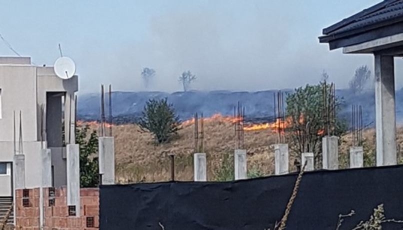 Голем пожар во Бардовци, чадот се шири дури до Центар