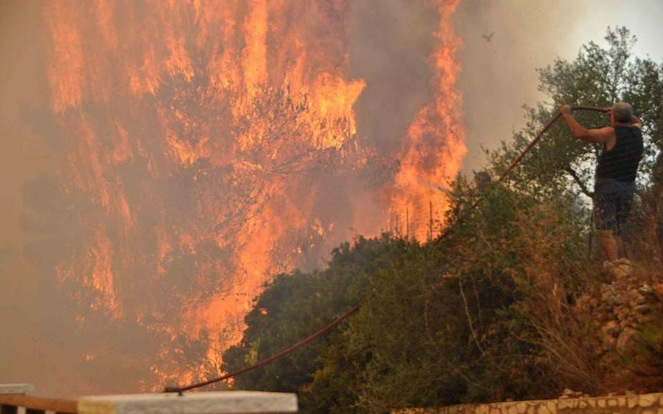 Голем пожар избувна на Закинтос