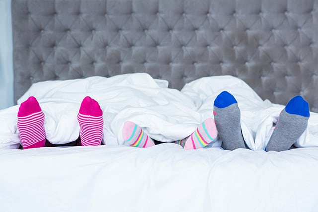 Пред да заспиете облечете си чорапи, еве зошто е тоа важно
