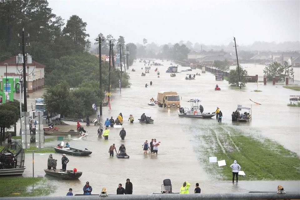 Поплави во Тексас, спасени 60 луѓе