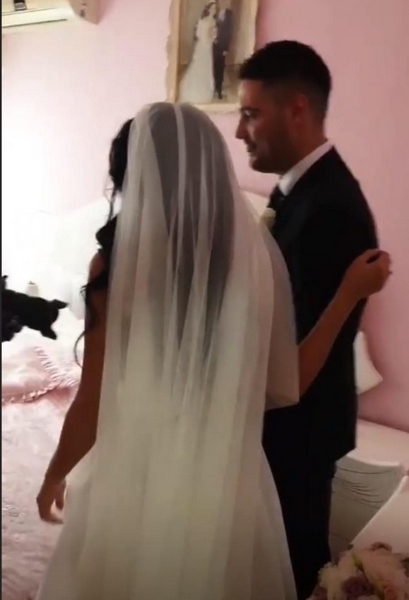 Несекојдневен чин на свадбата на српскиот пејач: Дошол по невестата, но го чекал услов (ФОТО)