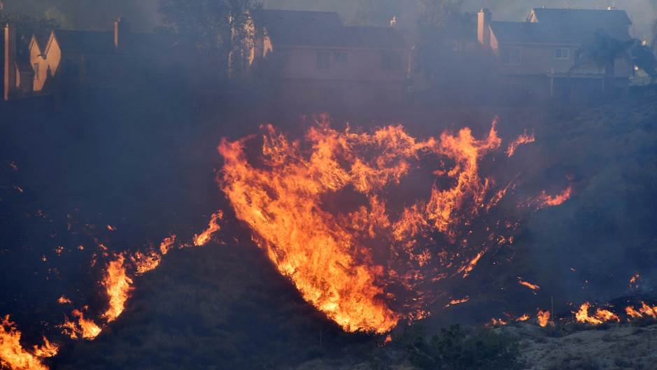 Шумски пожар во Калифорнија, евакуирани 50.000 лица