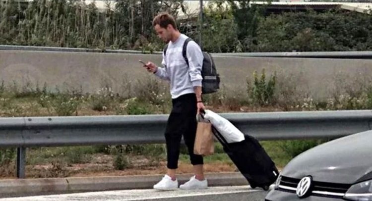 ФОТО: Ракитиќ пешки тргна накај својот дом во Барселона